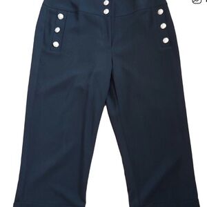 Chicos cropped pants in Black with Gold Detail. Size 1